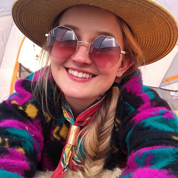 Meet your Posher, Katie - Picture 2 of 3